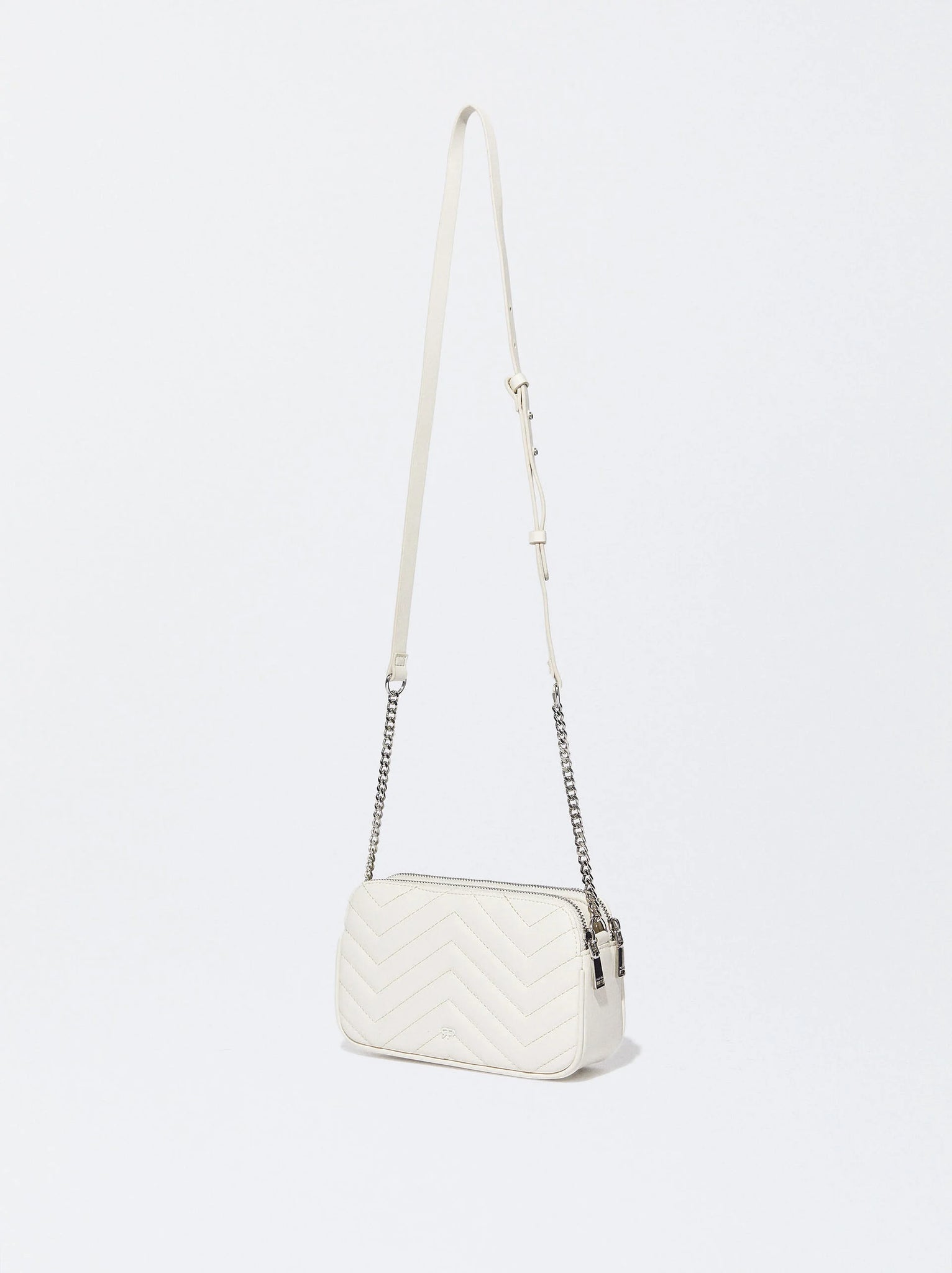 Bolso acolchado con cadena
