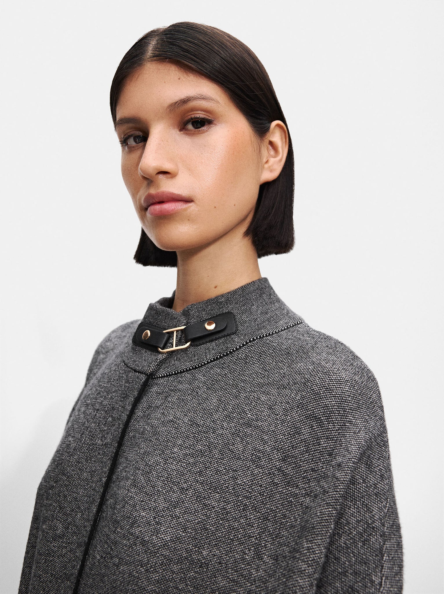 Poncho de punto de cuello alto