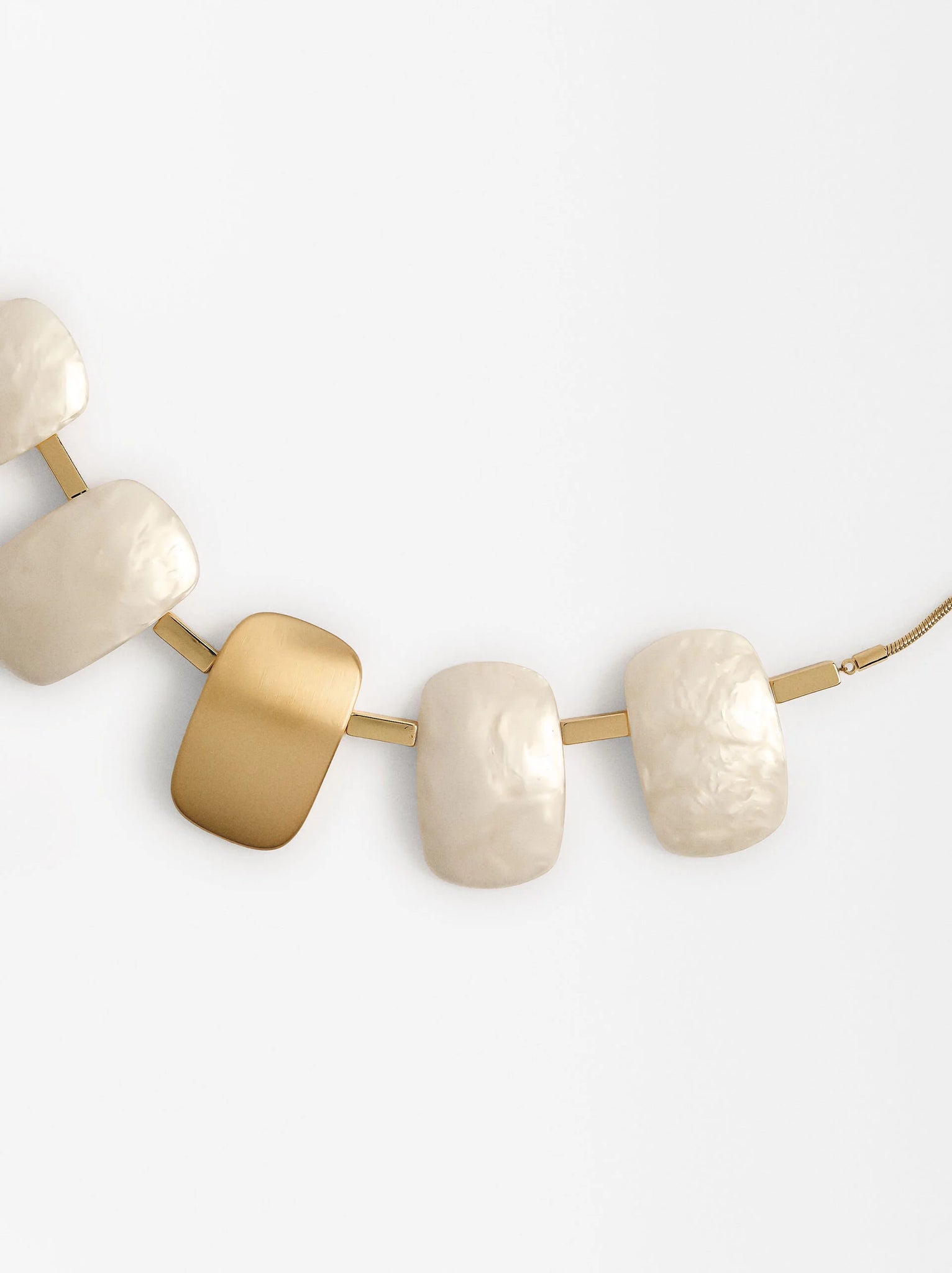 Collar Corto Con Colgantes Perlados