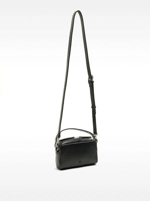 Bolso bandolera con tachuelas