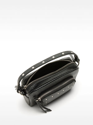 Bolso bandolera con tachuelas