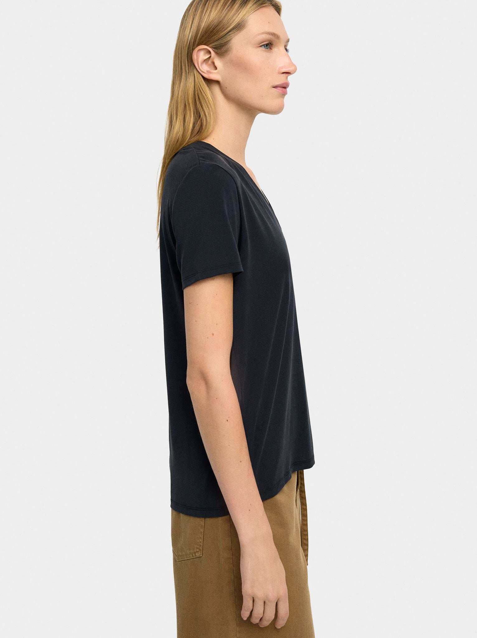 Camiseta básica cuello pico