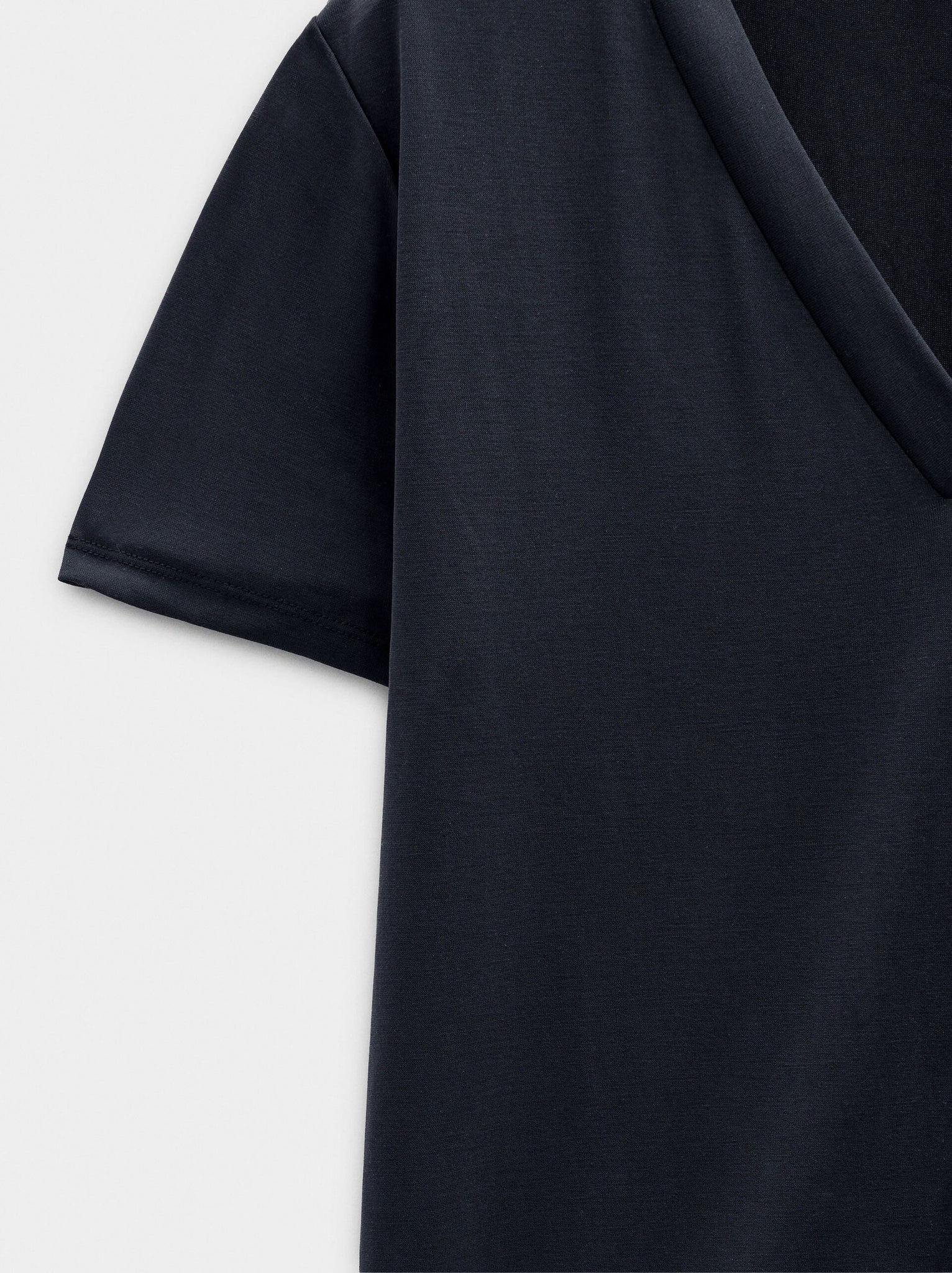 Camiseta básica cuello pico