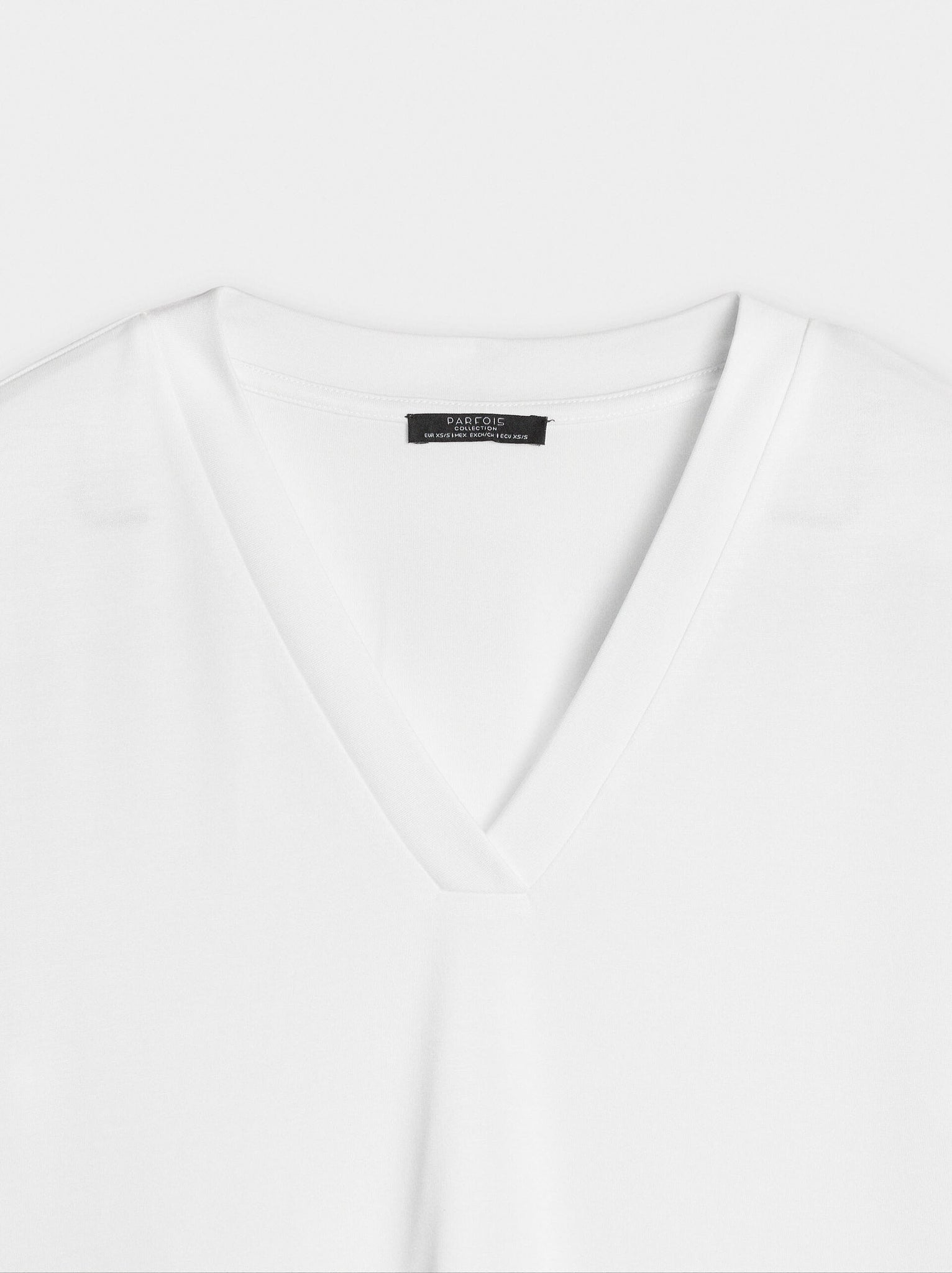 Camiseta básica cuello pico A