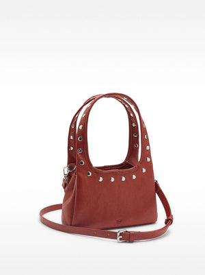 Bolso de hombro con tachuelas