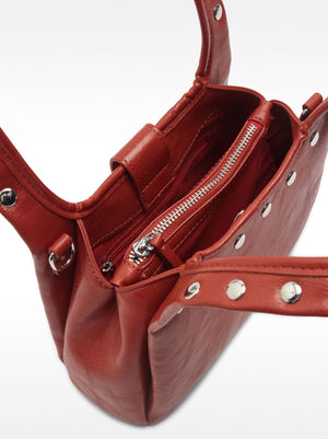 Bolso de hombro con tachuelas