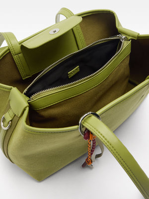 Bolso tote de tejido con colgante