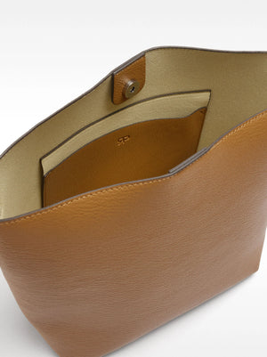 Bolso de hombro asa con tachuelas