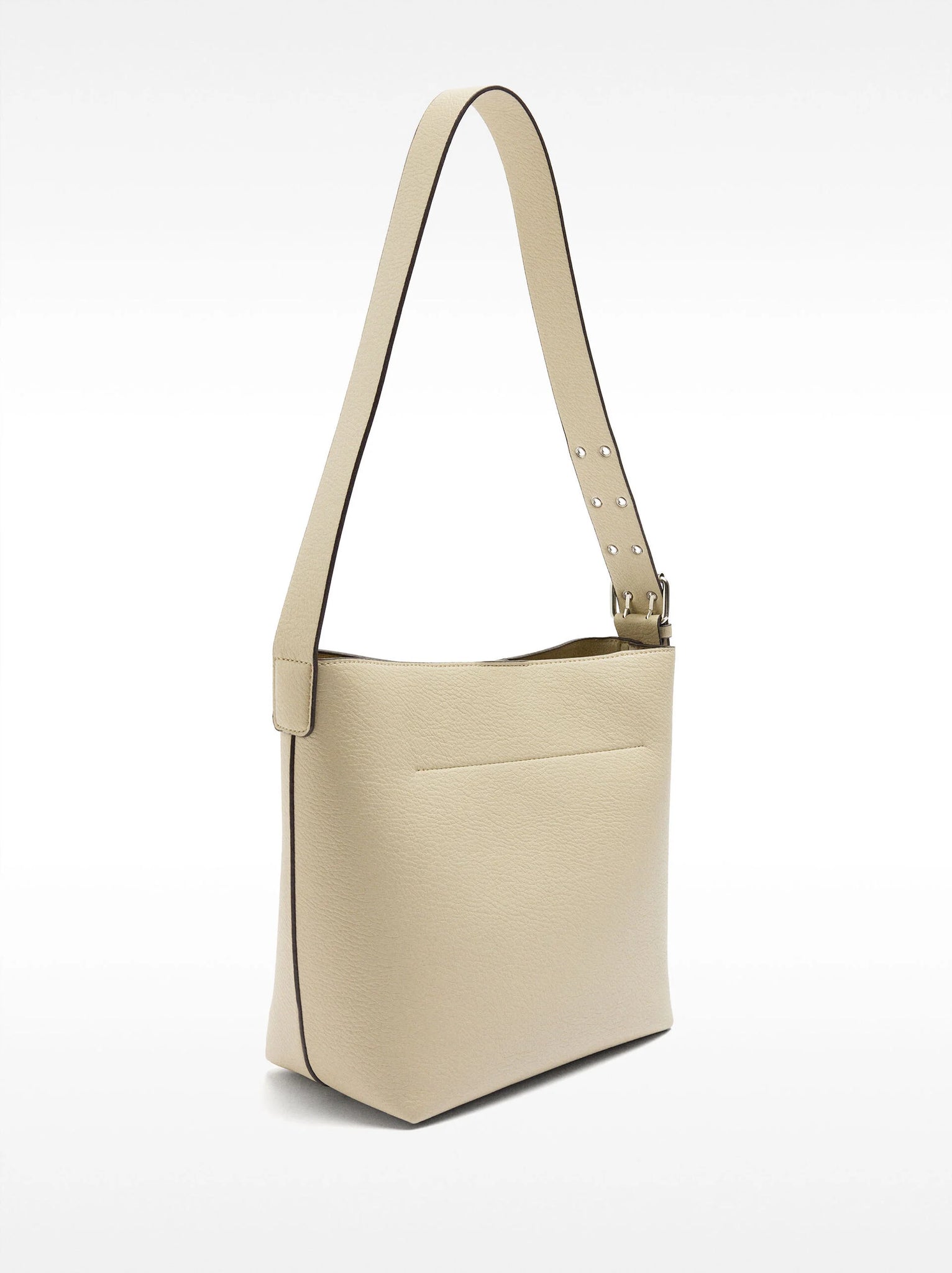 Bolso de hombro asa con tachuelas
