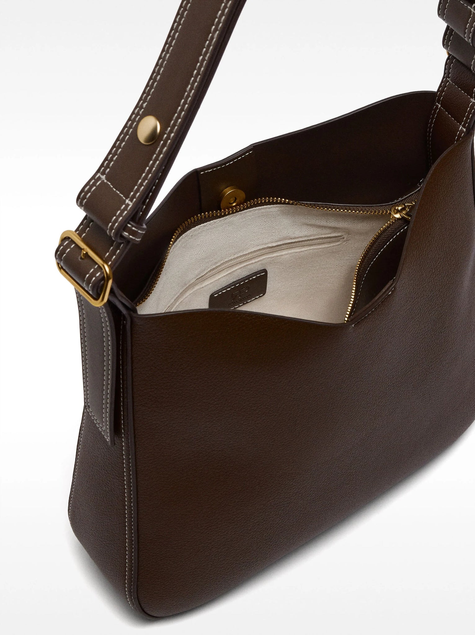 Bolso de hombro con textura