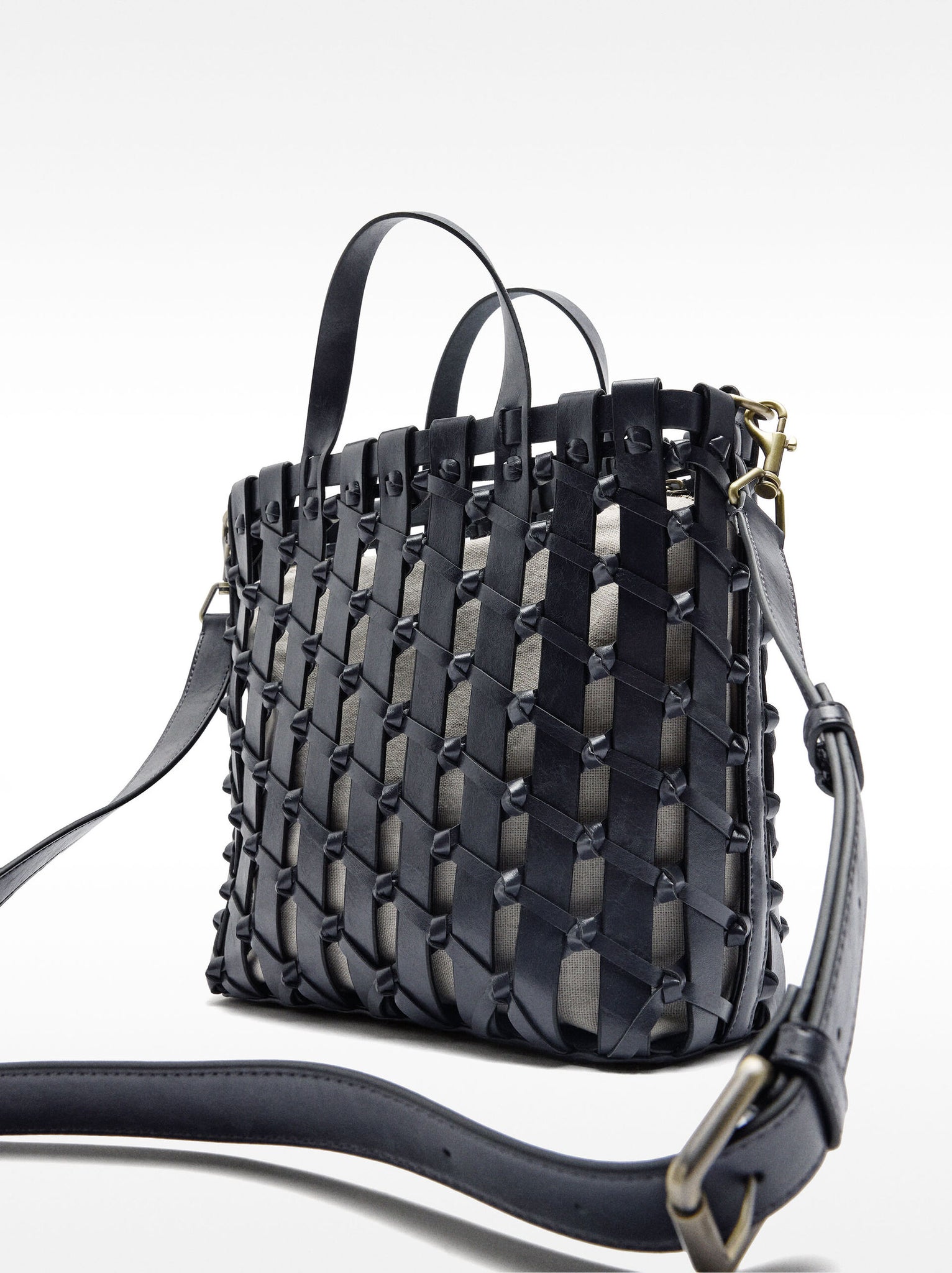 Bolso tote trenzado con nudos