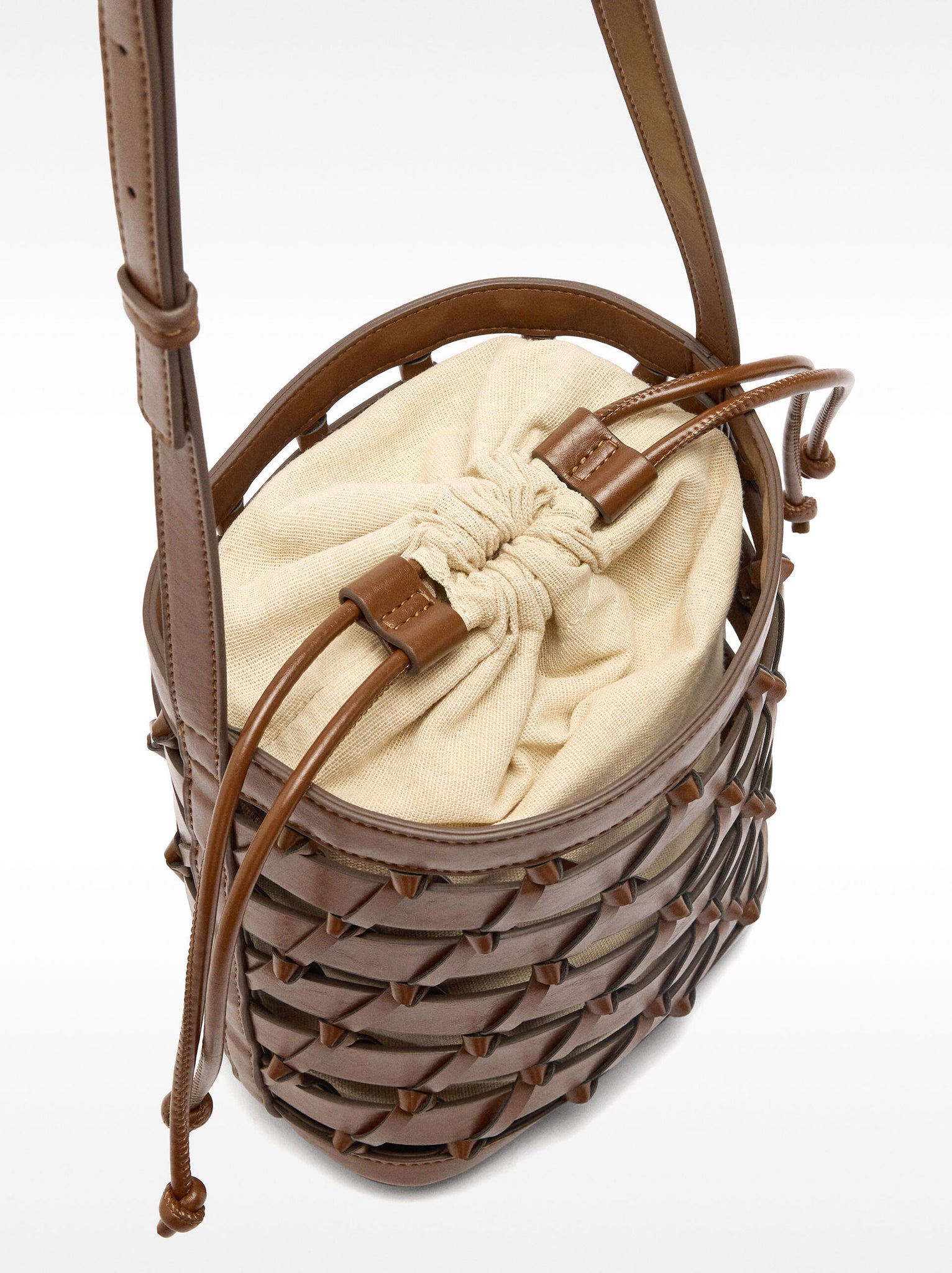 Bolso bombonera trenzado con nudos