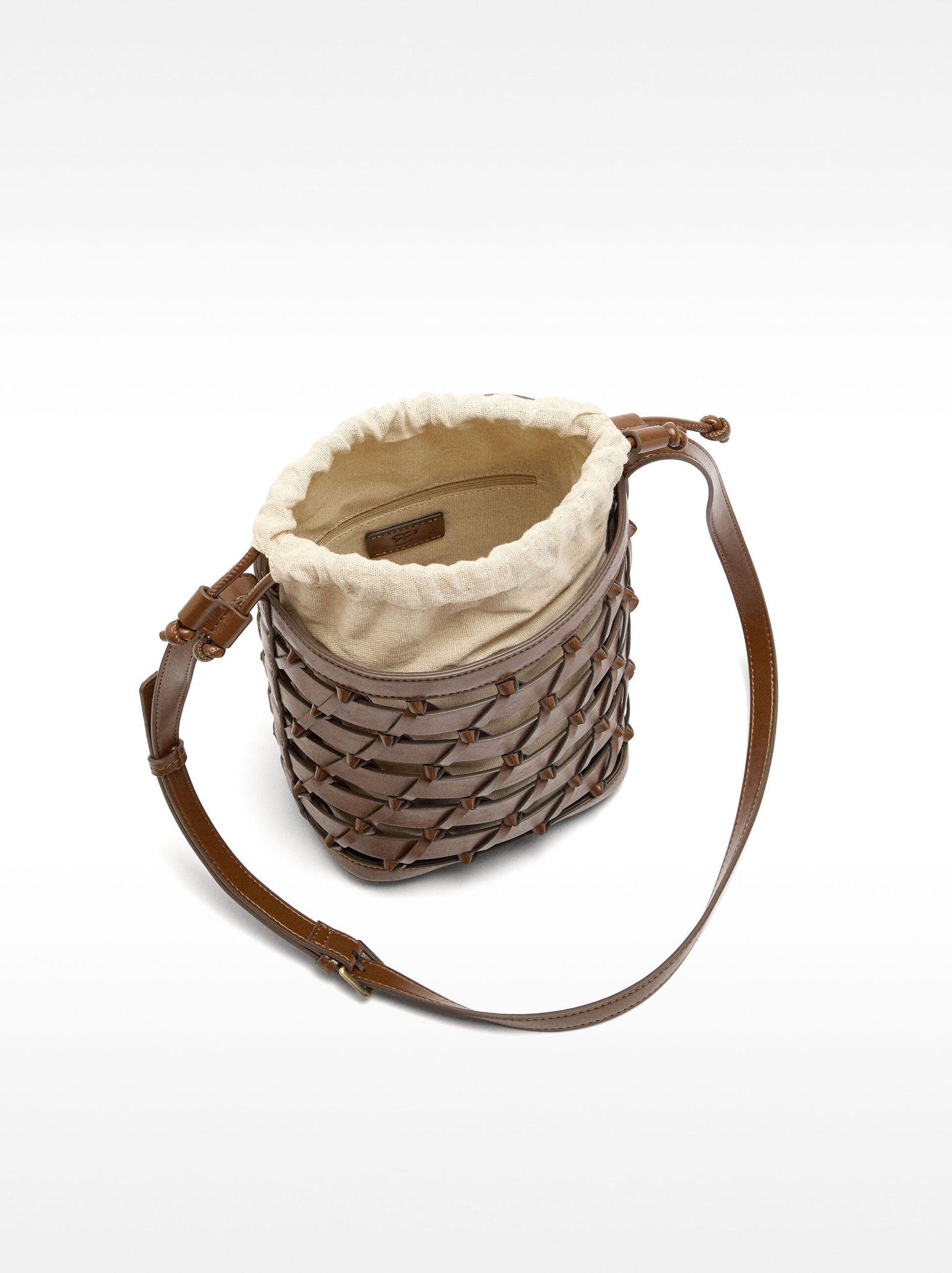 Bolso bombonera trenzado con nudos