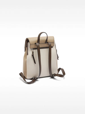 Mochila con cierre de solapa
