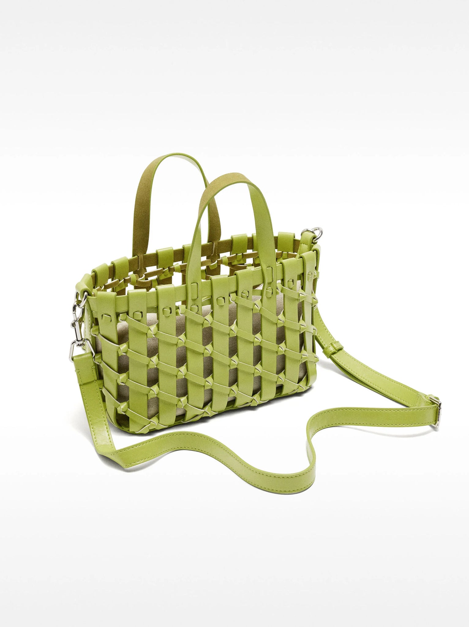 Bolso tote trenzado con nudos