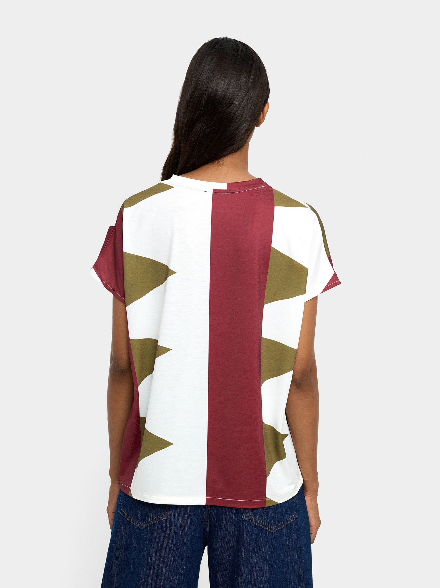 Camiseta estampada con escote en pico