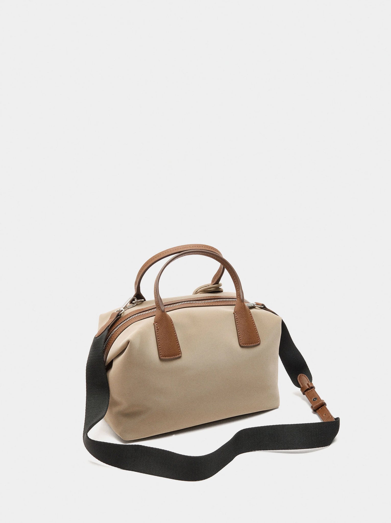 Bolso tote textura suave con colgante