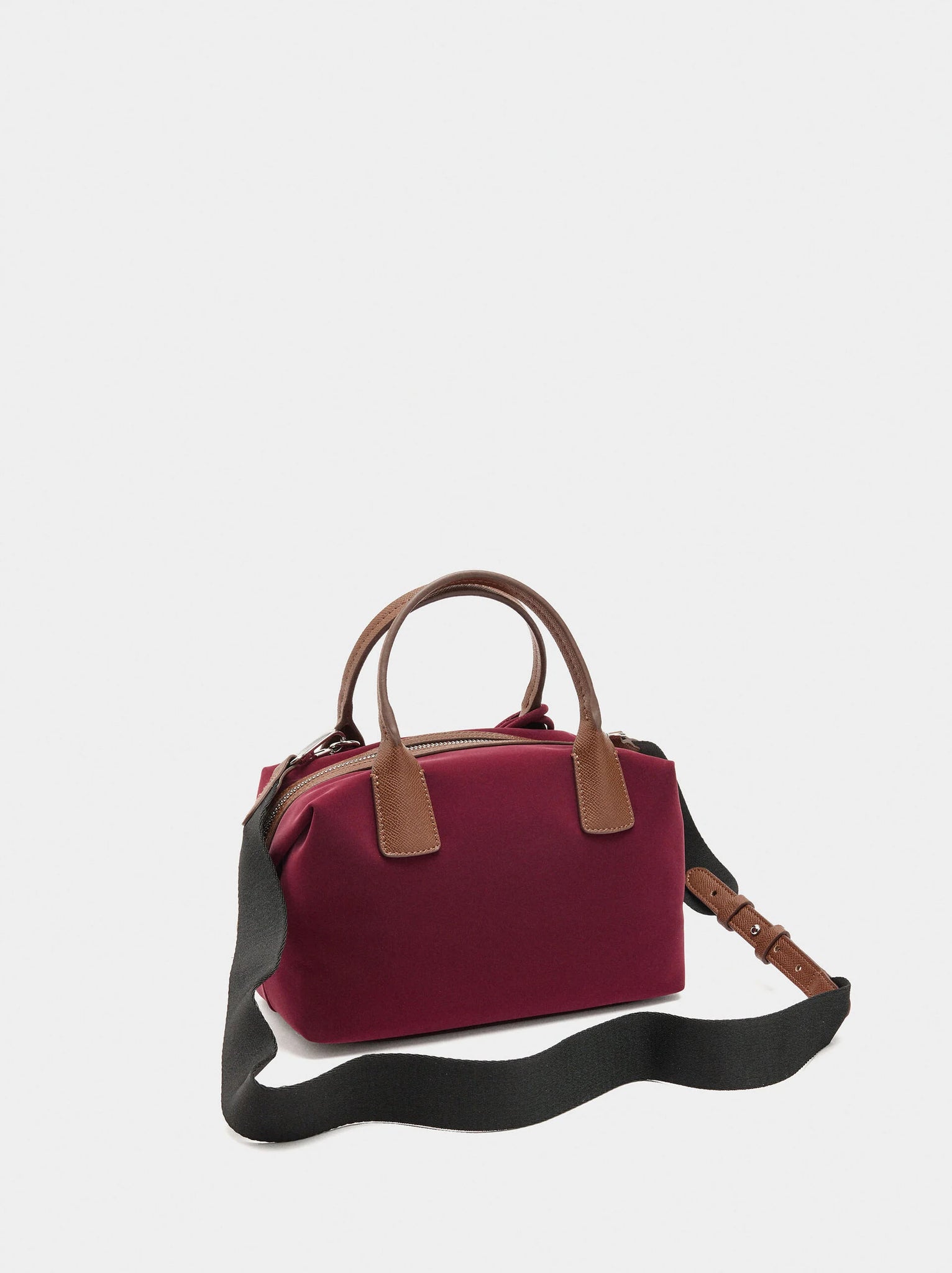 Bolso tote textura suave con colgante