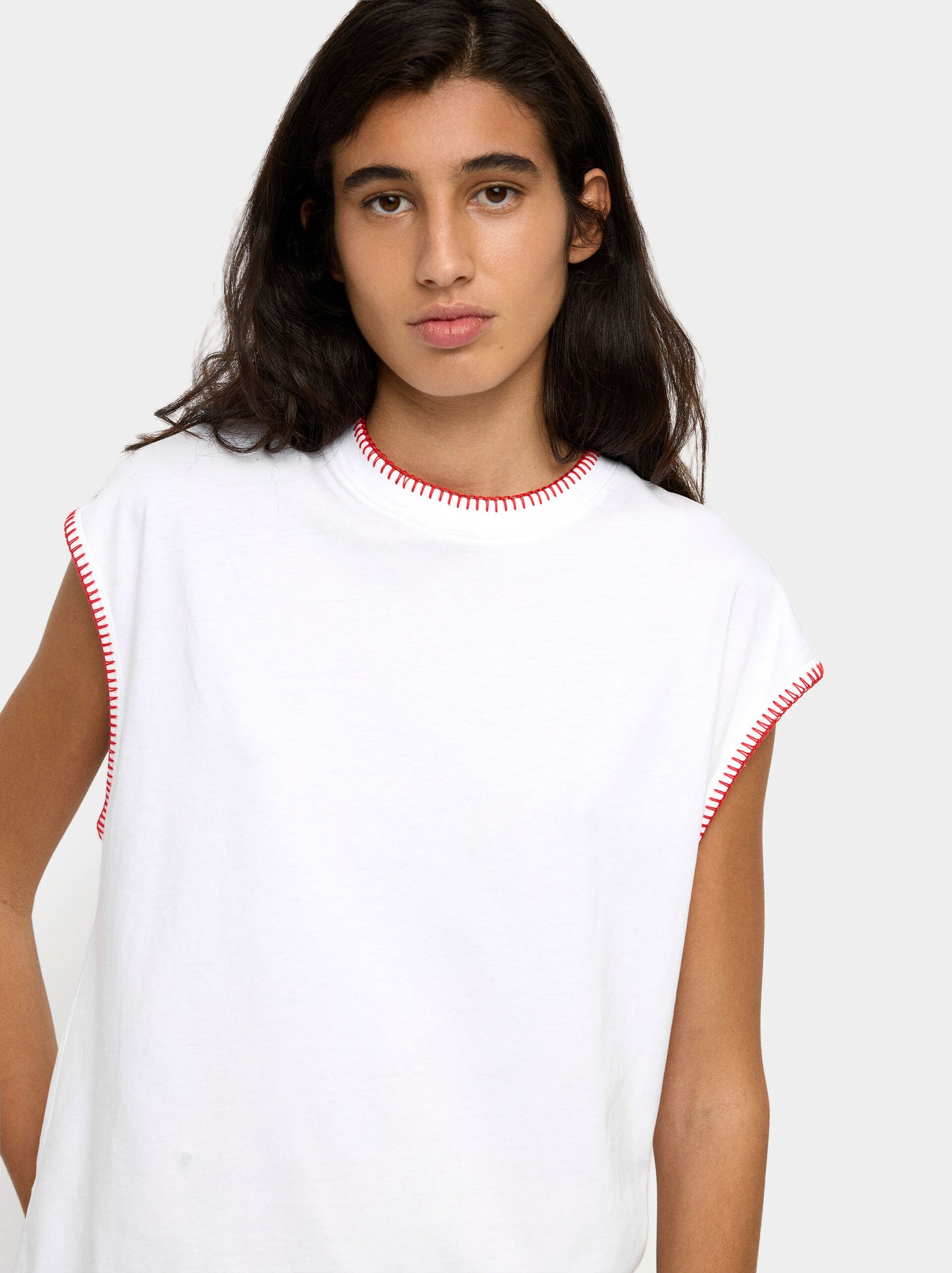 Camiseta con bordes marcados 100% algodón