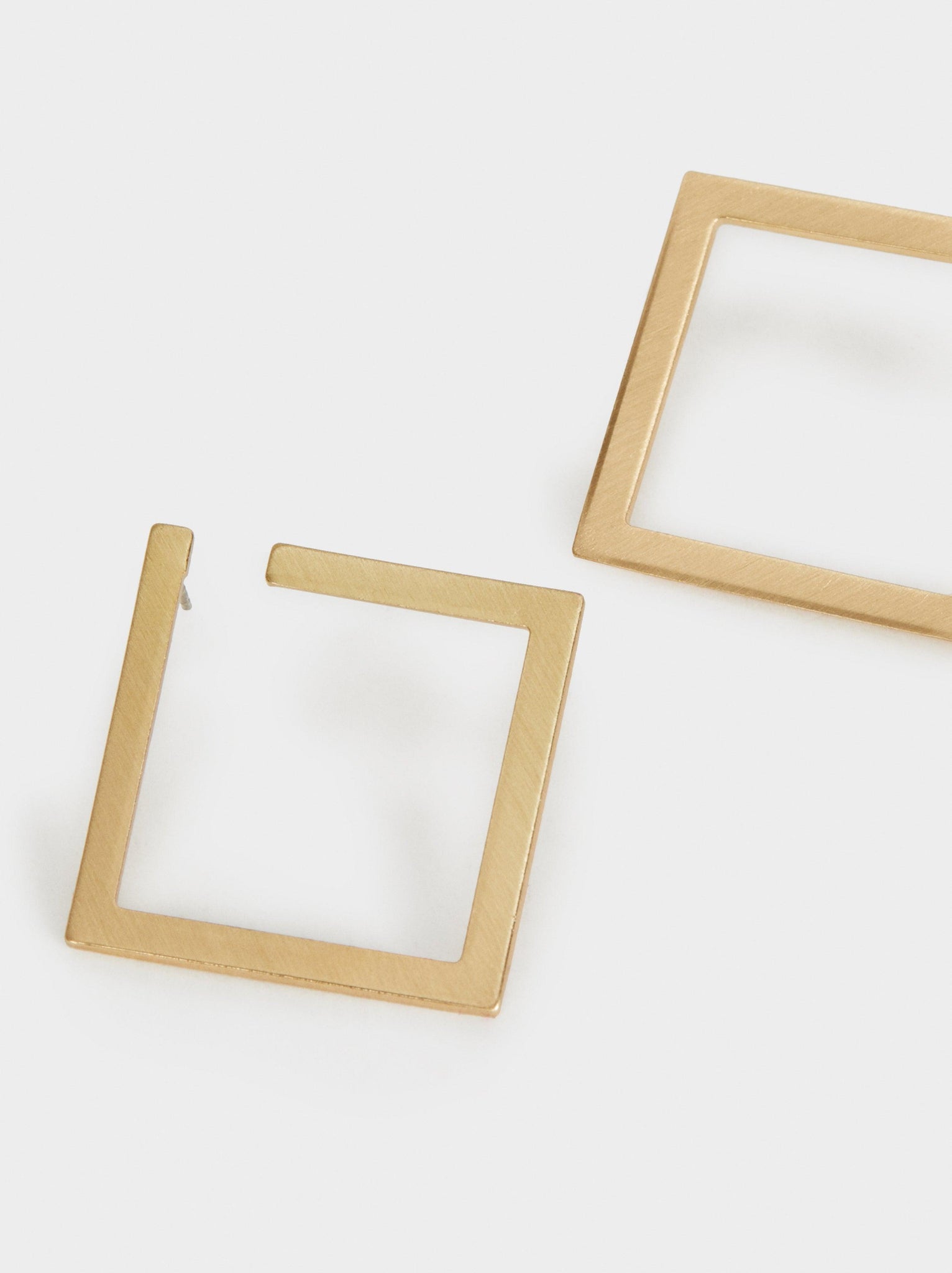 Pendientes Geométricos Dorados - Parfois Guatemala Accesorios de mujer Guatemala